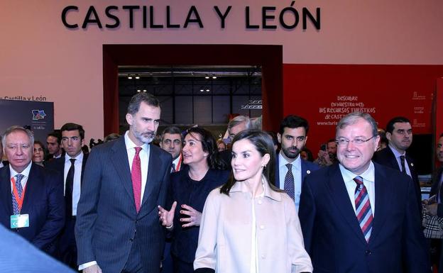 Los Reyes se interesan por la oferta de Castilla y León en Fitur