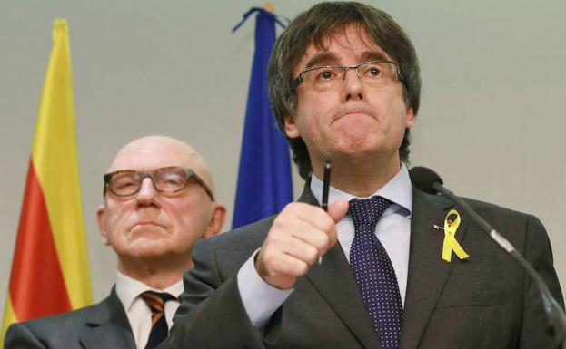 El abogado de Puigdemont revela que se retiró la euroorden tras «contactos» entre fiscalías