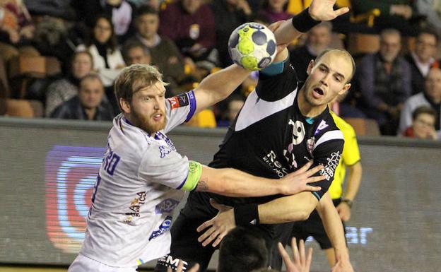 El Abanca Ademar se 'pone las pilas' en Oporto