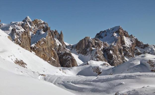 Baja el peligro de aludes este fin semana en Picos de Europa