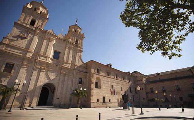 La UCAM planea abrir en León un campus de Ciencias de la Salud en colaboración con el Comité Olímpico Español