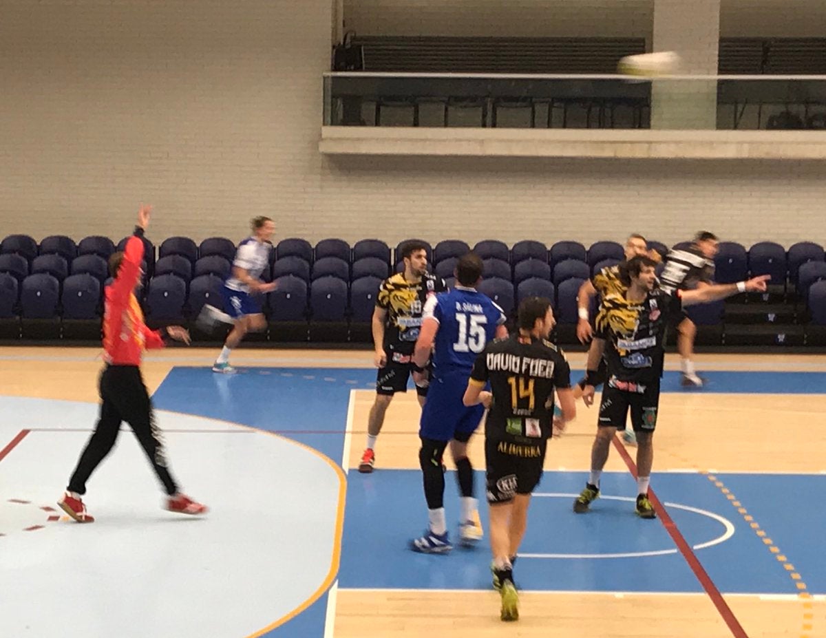 Oporto 31-24 Abanca Ademar