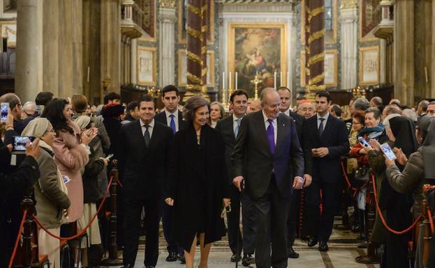 Los reyes Juan Carlos y Sofía inauguran la iluminación de Santa María la Mayor