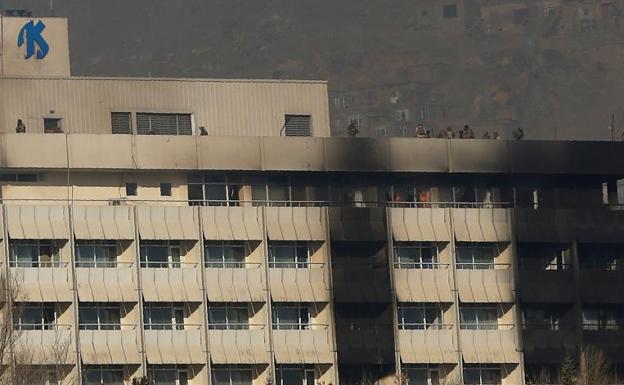 Al menos 18 muertos en el ataque a un hotel de lujo en Kabul