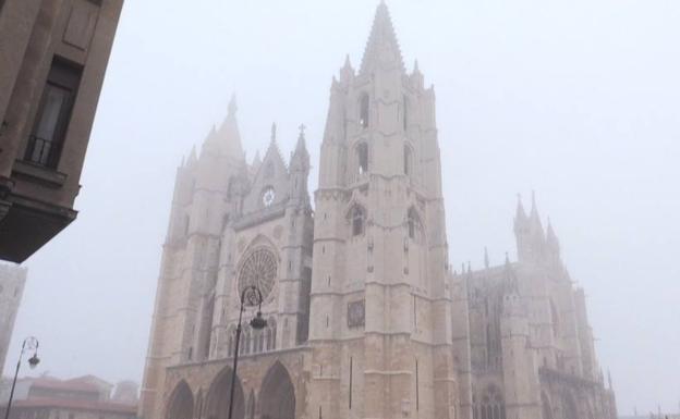 La niebla 'pinta' de misterio León