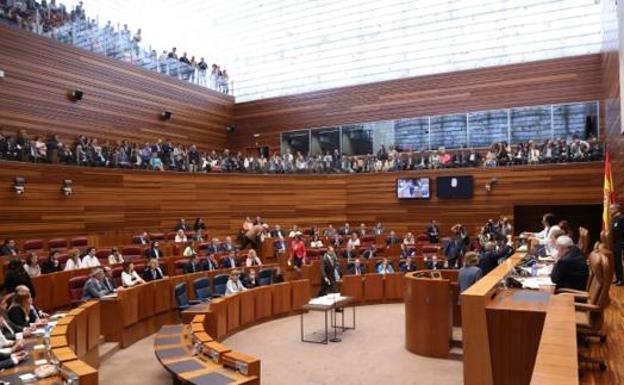 Podemos propone conceder la Medalla de Oro de las Cortes a las víctimas del franquismo