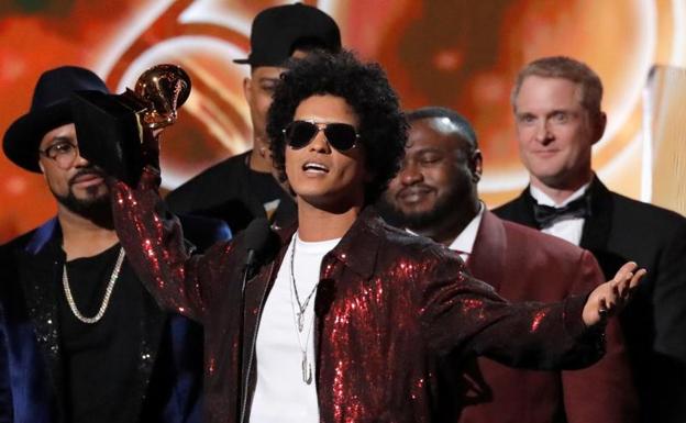 Bruno Mars arrasa con los seis Grammy a los que optaba