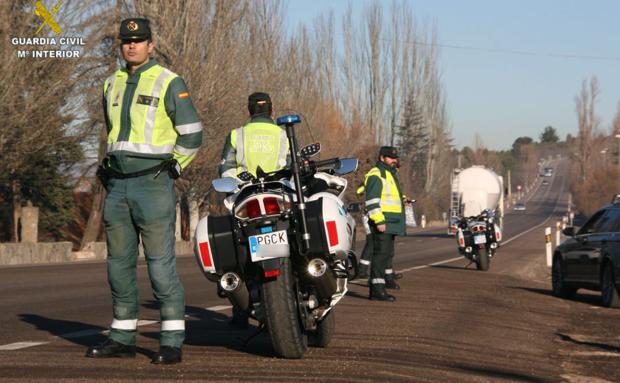 Un detenido en Valdefresno por darse a la fuga tras sufrir un accidente y conducir sin carnet