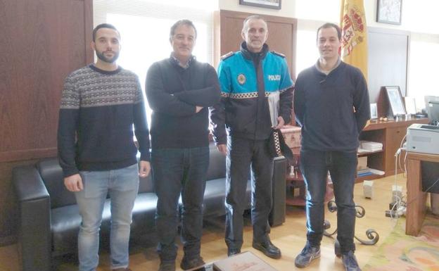 Dos nuevos policías locales toman posesión de su cargo en el Ayuntamiento de Astorga
