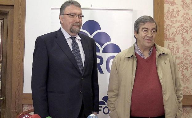 Álvarez-Cascos rechaza en León el actual AVE por ser un agravio y «el más lento de España»