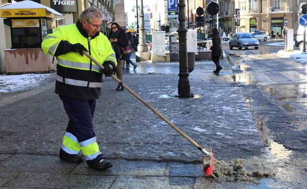 El Ayuntamiento asegura haber utilizado 50 toneladas de fundente y movilizado a unos 80 operarios por el temporal de nieve