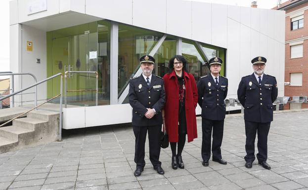 Zurita ve Astorga como una ciudad «tranquila y segura» en su visita a la Comisaría de Policía Nacional