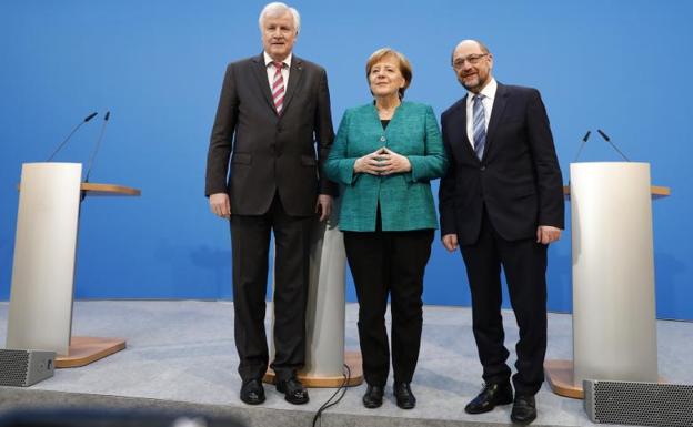 Merkel y Schulz pactan una gran coalición para gobernar Alemania