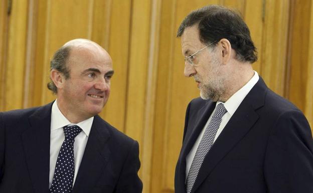 Rajoy se la vuelve a jugar con De Guindos en Europa