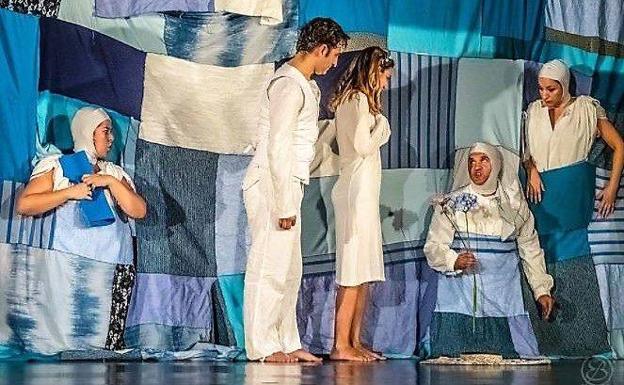 La compañía 'Generación Teatro' explora la búsqueda de la felicidad con 'El Pájaro Azul'