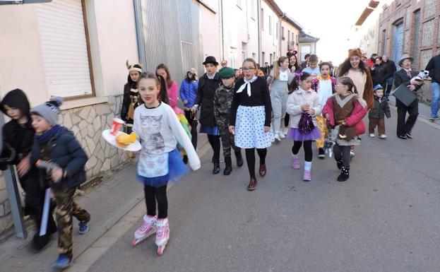 Lunes de Carnaval lleno de imaginación y colorido en Santa Marina del Rey