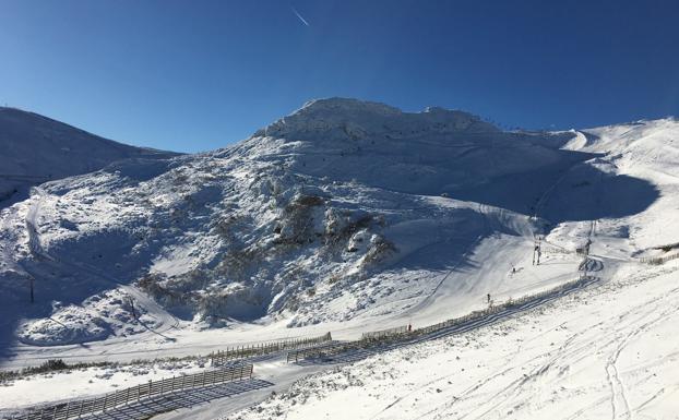 La nieve arrasa en las estaciones del norte