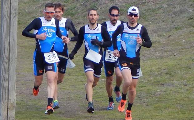 El Trileón-Fisioclínicas-ULE termina segundo en el duatlón cross contrarreloj por equipos de Cuéllar