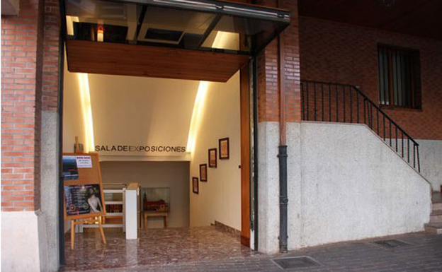 La Sala de Exposiciones de Santa María del Páramo acoge dos nuevas colecciones