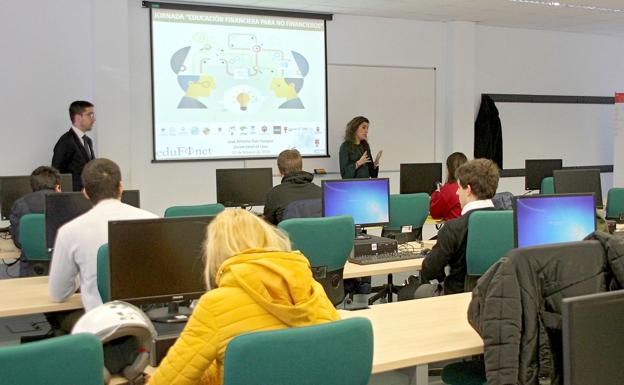 El Proyecto Edufinet acerca la educación financiera a los estudiantes de la ULE