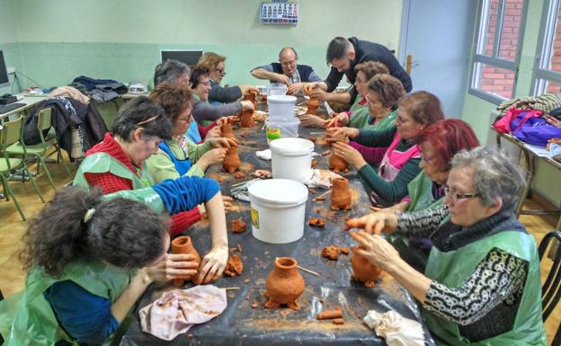 Gordoncillo apuesta por la arqueología como recurso turístico-cultural en un taller experimental