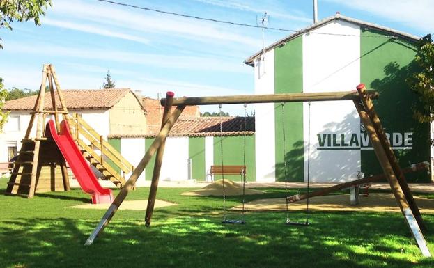 La pintura de un mural enfrenta a Villaverde de Sandoval y a Mansilla Mayor