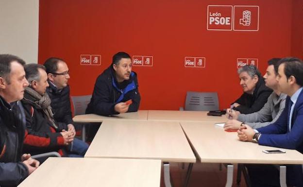 El PSOE tiende la mano a los empleados de Aucalsa para reunirse con el director general de carreteras