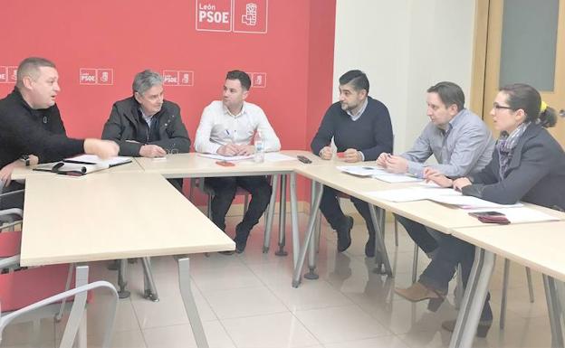 El PSOE de León apoya las reivindicaciones sociolaborales de los guardias civiles