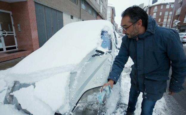 La nieve impide la circulación de camiones en el Huerna y Pajares