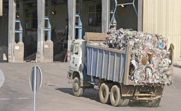 La Fele advierte de las «graves consecuencias» que supondría la subida del impuesto en la gestión de basuras