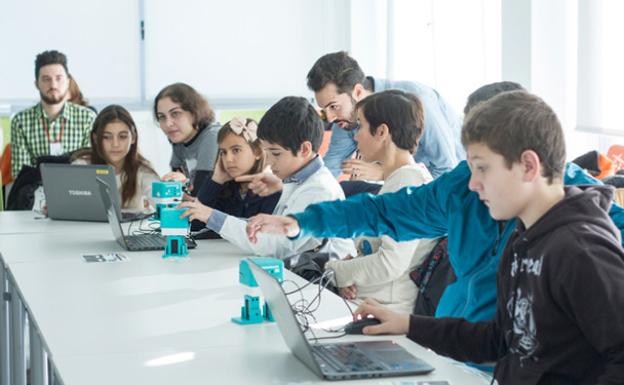 Más de 500 estudiantes del Bierzo reciben formación sobre energía eléctrica con la Fundación Endesa