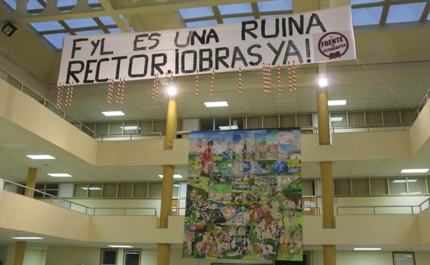 El Frente de Estudiantes reclama un «arreglo estructural» en Filosofía y Letras tras 30 años sin actuaciones «serias»