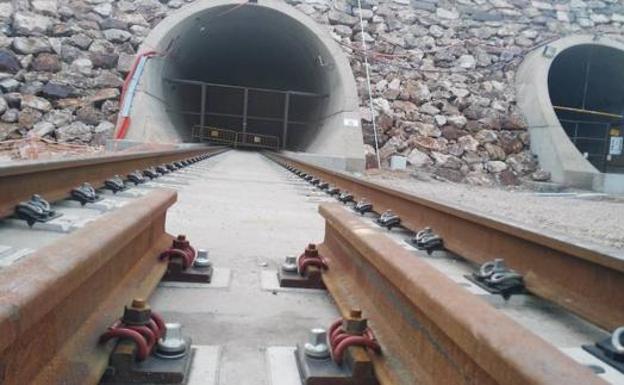 Adif licita por 14,6 millones contratos de suministros en las línea de alta velocidad León-Asturias