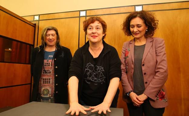 Laila Ripoll imprime el carácter femenino a 'la acera del teatro' de Ponferrada