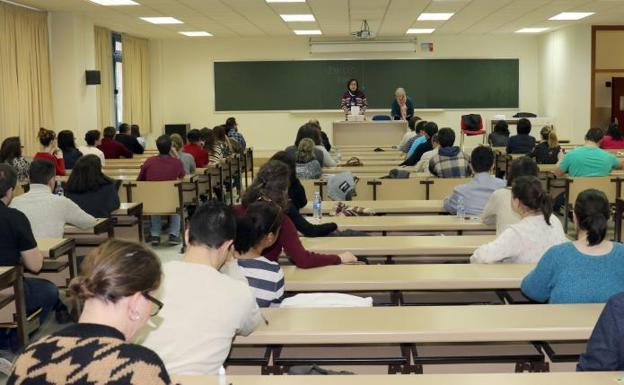 Solo cien de los 2.355 aspirantes siguen en la carrera por las plazas de ujier de las Cortes