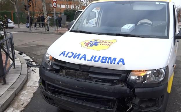 Un herido tras el accidente de una ambulancia de León en un accidente en Valladolid