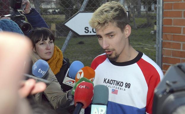 «Antes de irse preguntó cuál era mi habitación. Yo le dije: 'esta'. Encendió la luz y luego entró»