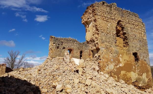 La lluvia y el viento provocan el derrumbe del castillo de Alcuetas, en estado de ruina