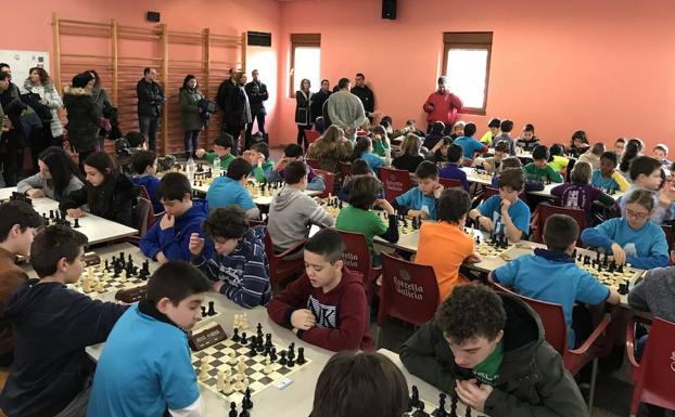Valverde de la Virgen se impone en el provincial de ajedrez escolar
