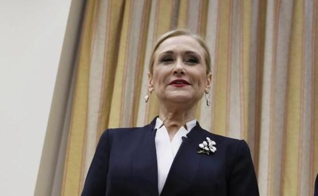 Cristina Cifuentes, acusada de falsificar notas para obtener un máster