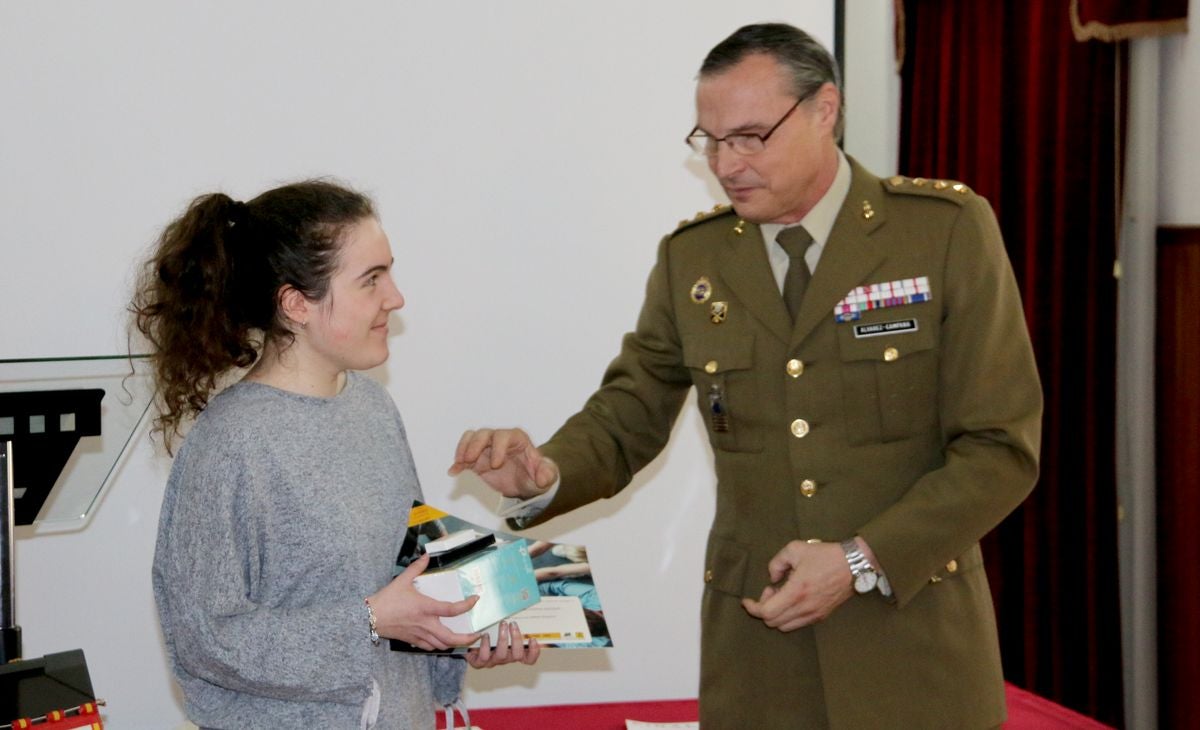 Premios al concurso 'Carta a un militar'