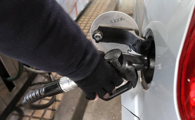 Castilla y León eliminará la norma que prohíbe las gasolineras sin empleados