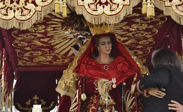 Donantes de Sangre conceden su Medalla de Honor a la Virgen del Gran Poder