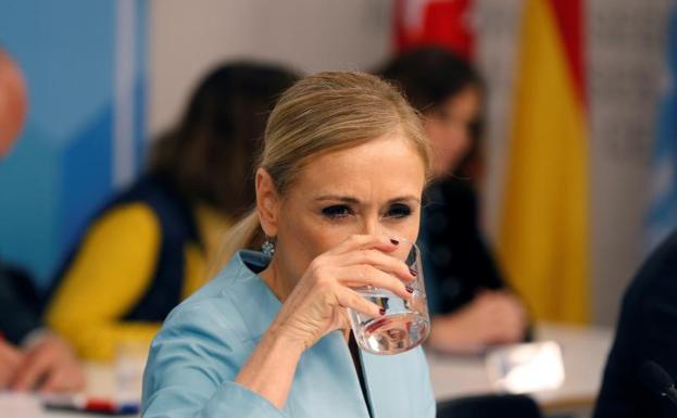 Cifuentes comparecerá en la Asamblea el 4 de abril para explicar su máster