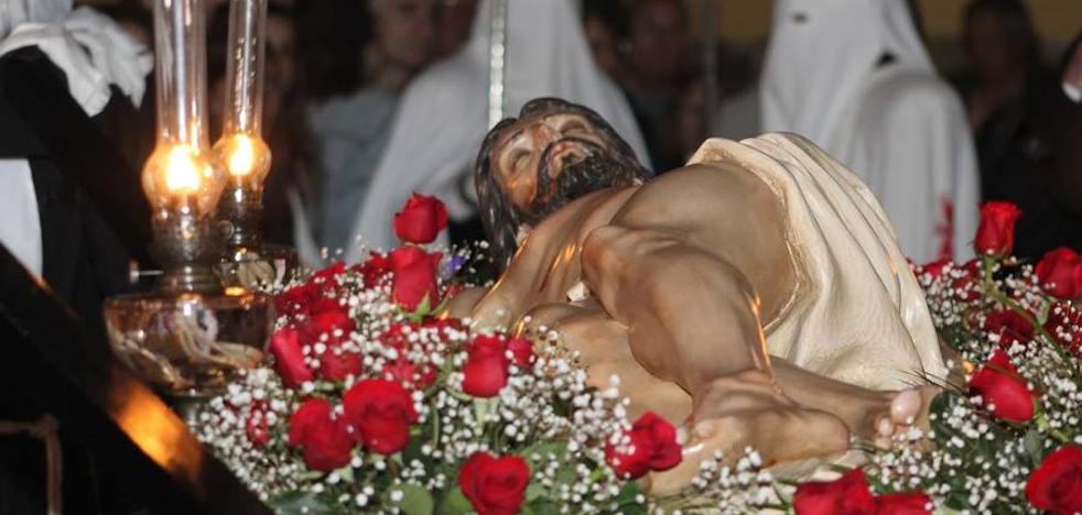 todo lo que debes saber de la Adoración Procesional de las Llagas de Cristo
