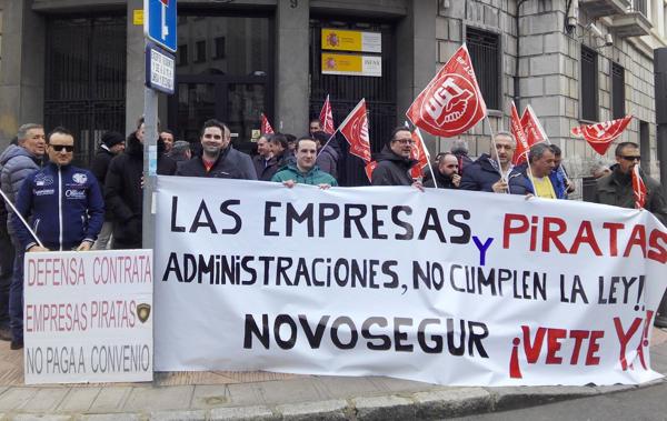 Los trabajadores de Novosegur denuncian precariedad y llevan su protesta a la calle