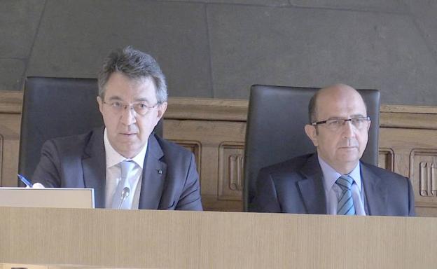 Majo evidencia el ‘calentón’ de la prisión revisable y acaba pidiendo disculpas al pleno de la Diputación