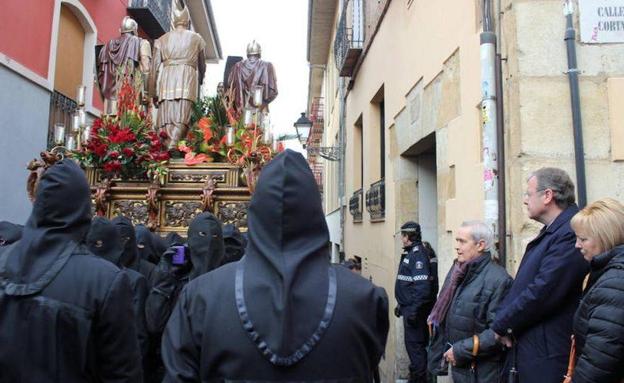 Silván destaca la «tradición, el sentimiento y la identidad leonesa» de la Semana Santa de la capital