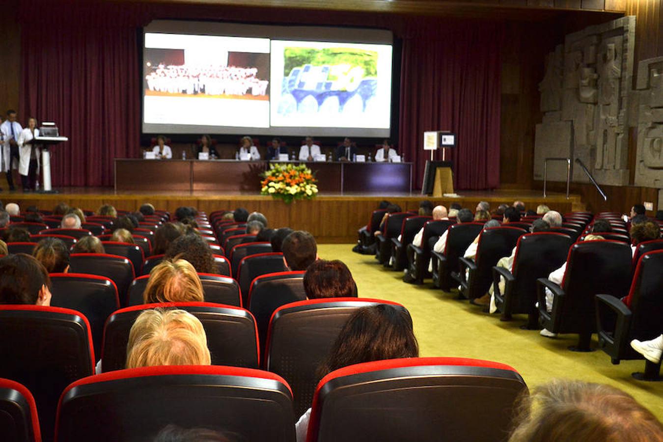 El consejero de Sanidad visita el Hospital de León para la entrega del Sello de Excelencia EFQM 400+