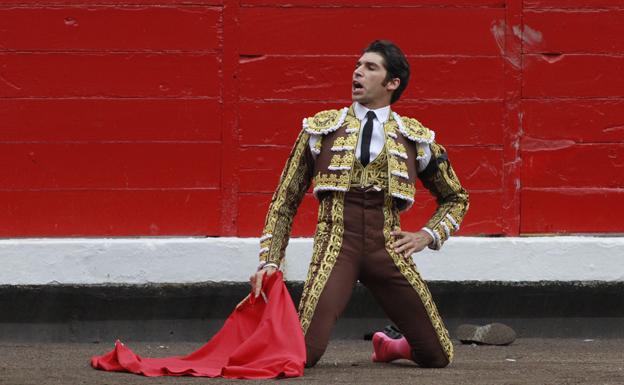 Cayetano Rivera regresa a la plaza de toros, tras convertirse en padre